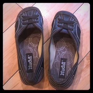 Mudd Slip on shoes. Women’s size 7.5